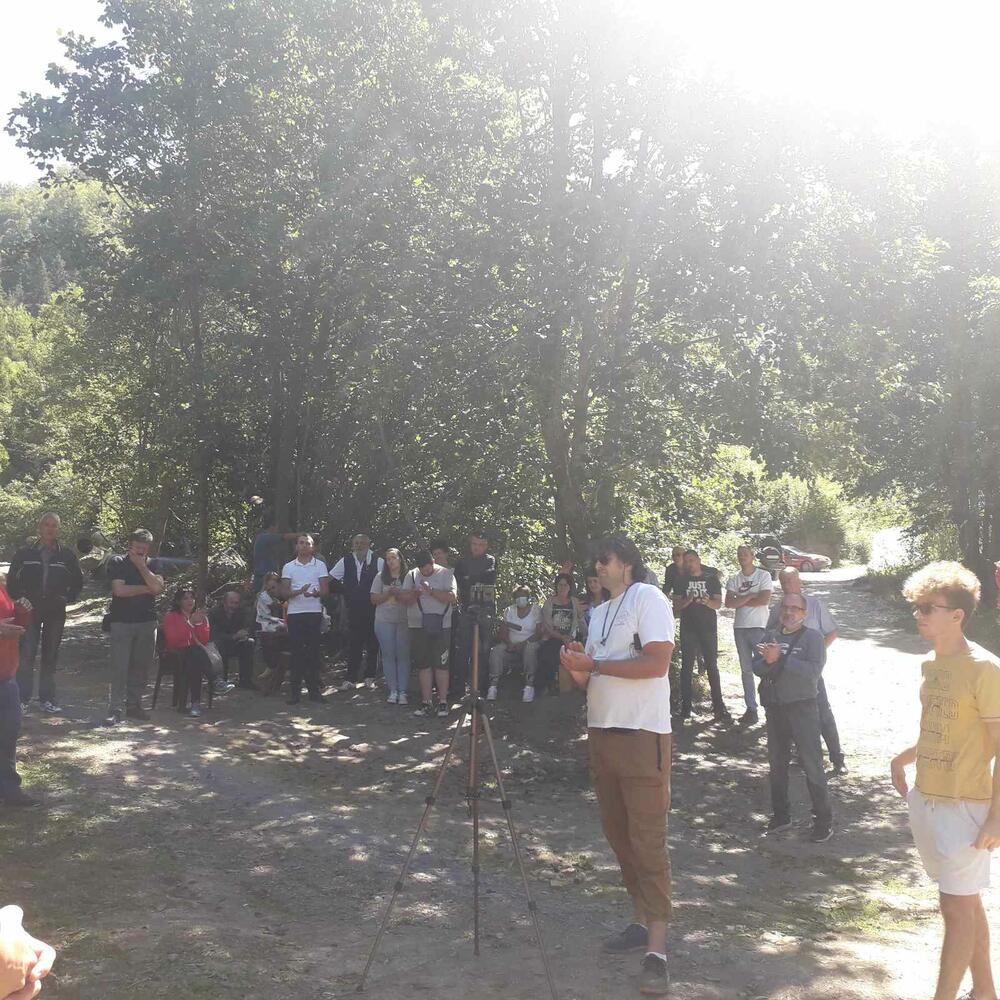 <p>Mještani su ovdje skoro dva mjeseca, zaposlavili su svoje porodice, svoja imanja, stoku nijesu pokupili ljetinu... Na izmaku su snage i na kraju živaca. Za to direktno optužujemo koncesionere, izvođače radova i nadležne institucije“, rekao je Vladimir Novović</p>