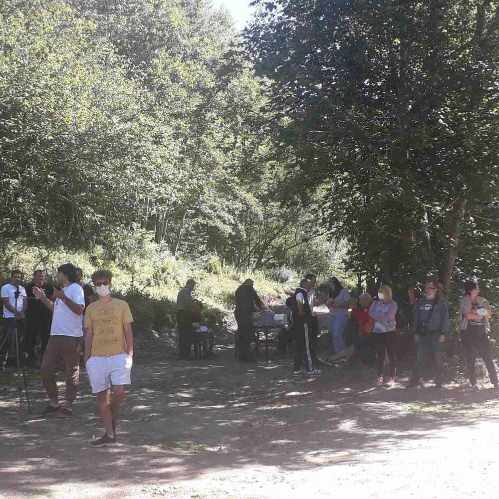 <p>Mještani su ovdje skoro dva mjeseca, zaposlavili su svoje porodice, svoja imanja, stoku nijesu pokupili ljetinu... Na izmaku su snage i na kraju živaca. Za to direktno optužujemo koncesionere, izvođače radova i nadležne institucije“, rekao je Vladimir Novović</p>