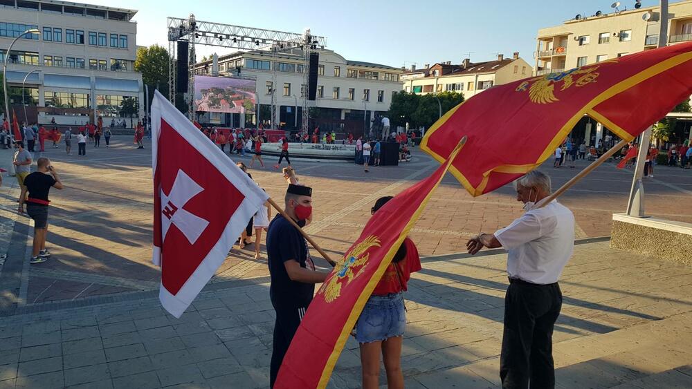 <p>Peđa Vušurović je istakao da je jedina partija koji ih je okupila - Crna Gora</p>