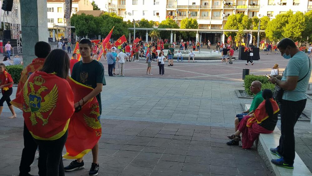 <p>Peđa Vušurović je istakao da je jedina partija koji ih je okupila - Crna Gora</p>