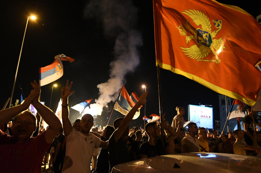 Slavlje u Podgorici nakon proglašenja rezultata, Foto: Savo Prelević