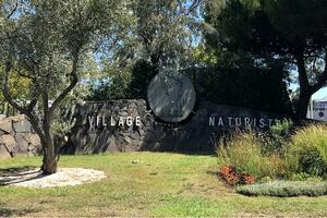 Nudisti šire koronavirus u francuskom ljetovalištu