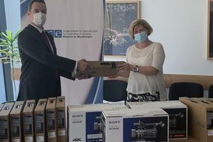 OEBS donirao tehničku opremu Odsjeku za novinarstvo