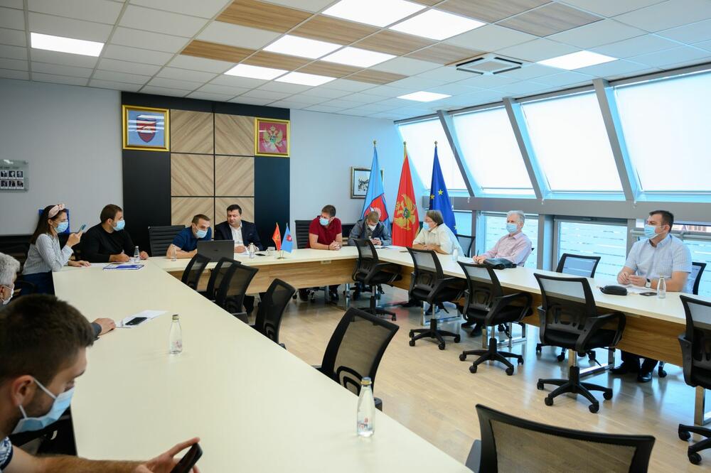 Sa sastanka, Foto: Jadrankla Ćetković