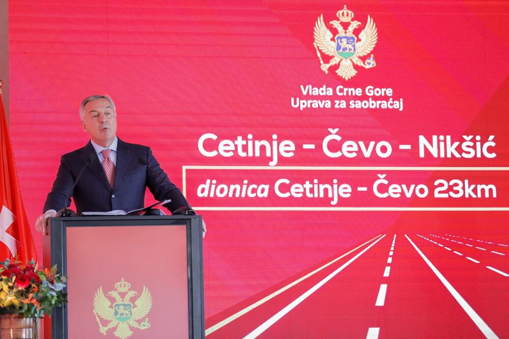 Sa predizbornog početka radova u julu ove godine: Milo Đukanović na Čevu, Foto: predsjednik.me