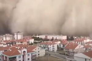 VIDEO Pješčana oluja pogodila Ankaru: Oblaci prašine prekrili grad