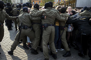 Hiljade ljudi na protestu: Bjeloruska policija uhapsila desetine...