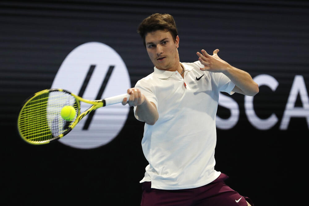 Kecmanović do prvog trofeja došao u Kicbilu, Foto: Beta/AP