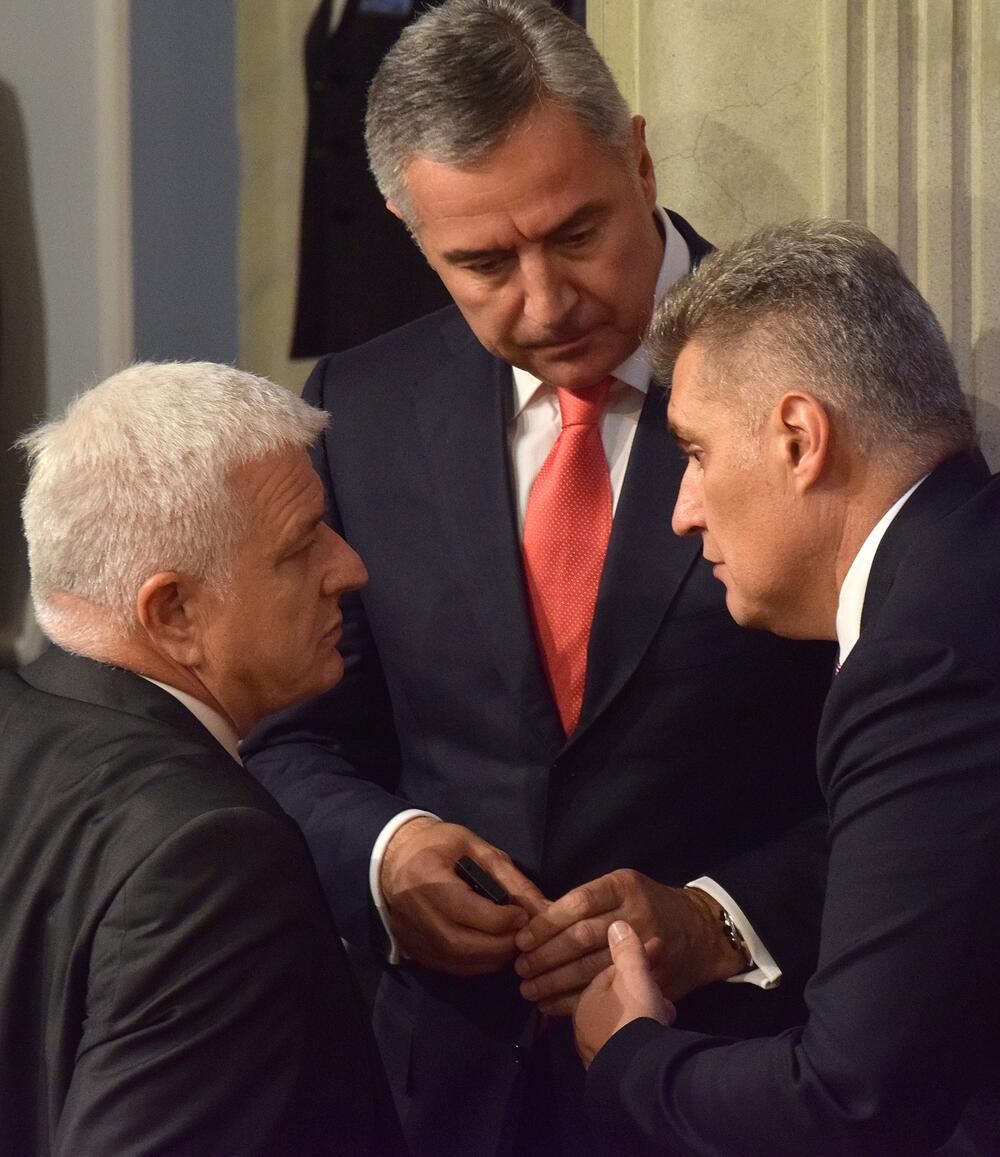 Savjet za bezbjednost podnosi predlog, Skupština odlučuje: Marković, Đukanović i Brajović, Foto: Boris Pejović