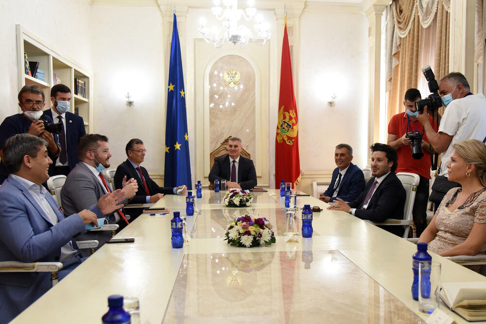 Sa sastanka, Foto: Luka Zeković