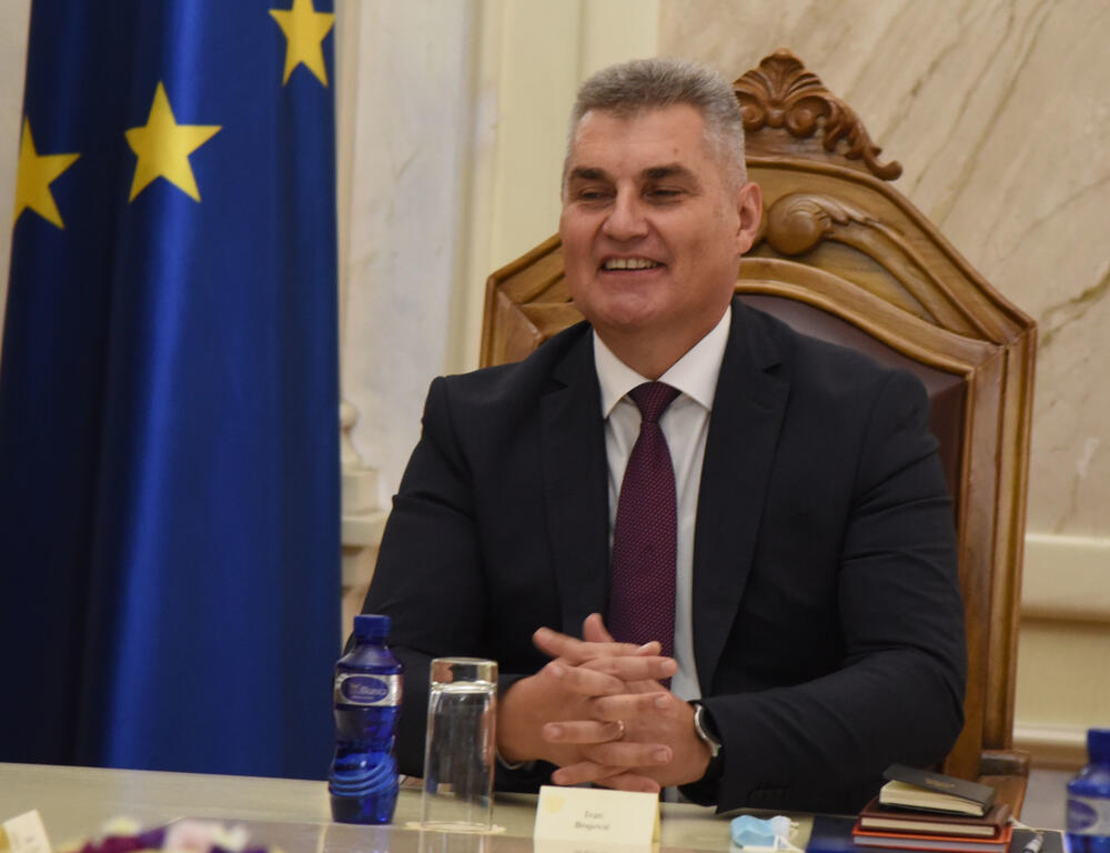 <p>Državna izborna komisija (DIK) u ponedeljak je utvrdila konačne rezultate parlamentarnih izbora u Crnoj Gori, koji su održani 30. avgusta</p>