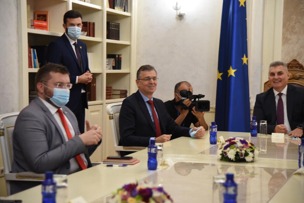 <p>Državna izborna komisija (DIK) u ponedeljak je utvrdila konačne rezultate parlamentarnih izbora u Crnoj Gori, koji su održani 30. avgusta</p>