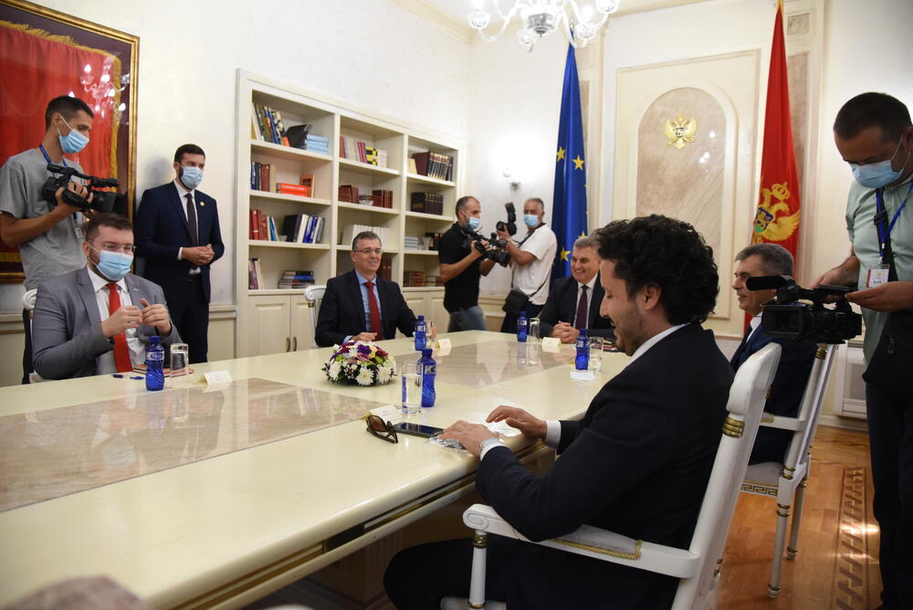 <p>Državna izborna komisija (DIK) u ponedeljak je utvrdila konačne rezultate parlamentarnih izbora u Crnoj Gori, koji su održani 30. avgusta</p>