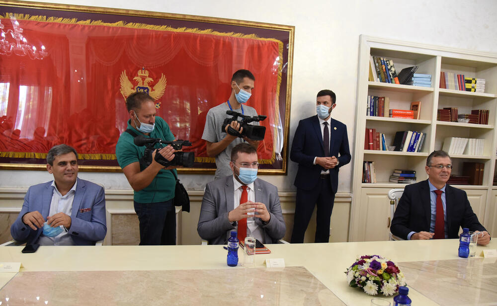 <p>Državna izborna komisija (DIK) u ponedeljak je utvrdila konačne rezultate parlamentarnih izbora u Crnoj Gori, koji su održani 30. avgusta</p>