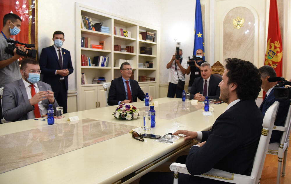 <p>Državna izborna komisija (DIK) u ponedeljak je utvrdila konačne rezultate parlamentarnih izbora u Crnoj Gori, koji su održani 30. avgusta</p>