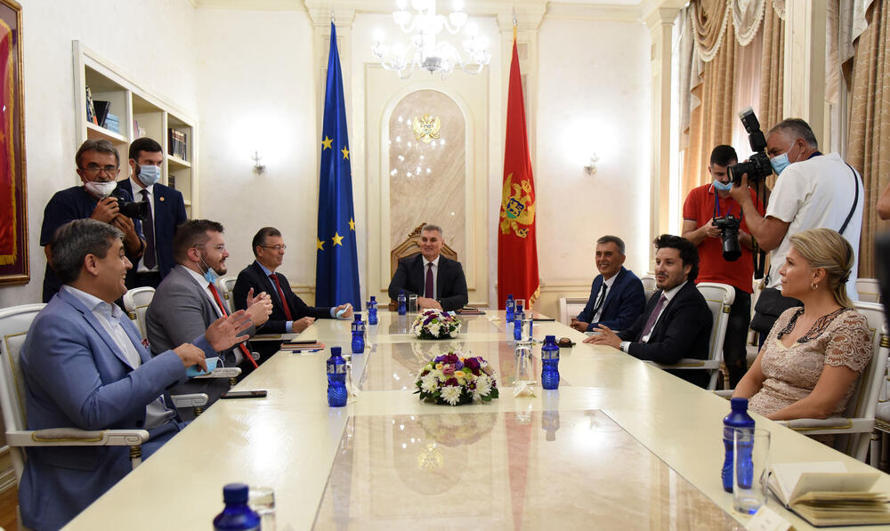 <p>Državna izborna komisija (DIK) u ponedeljak je utvrdila konačne rezultate parlamentarnih izbora u Crnoj Gori, koji su održani 30. avgusta</p>