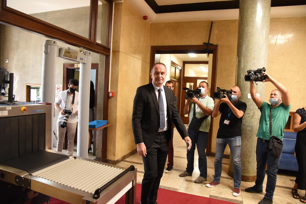 <p>Državna izborna komisija (DIK) u ponedeljak je utvrdila konačne rezultate parlamentarnih izbora u Crnoj Gori, koji su održani 30. avgusta</p>