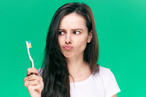 How old is your toothbrush? How to choose the right one?