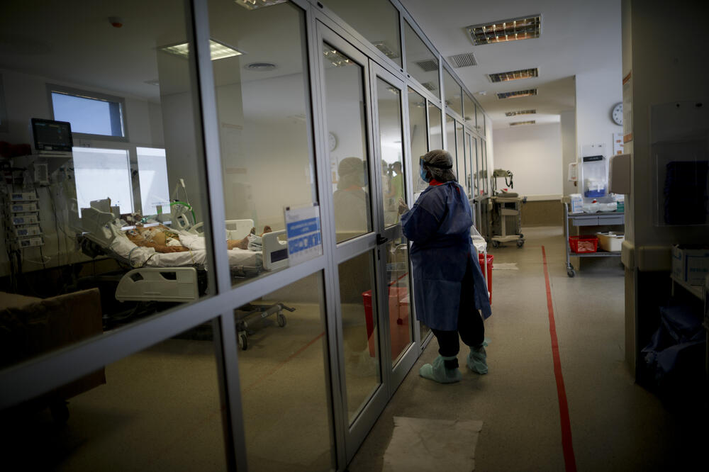 Među oboljelima od kovida-19 koji razviju tešku kliničku sliku sve je više mladih ljudi, Foto: Beta/AP