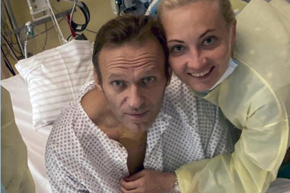 Navaljni sa suprugom Julijom u berlinskoj bolnici, Foto: AP Photo