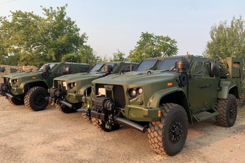 Ministar na svom Tviter profilu podijelio fotografiju vozila “Oshkosh” -, Foto: Predrag Bošković/twitter