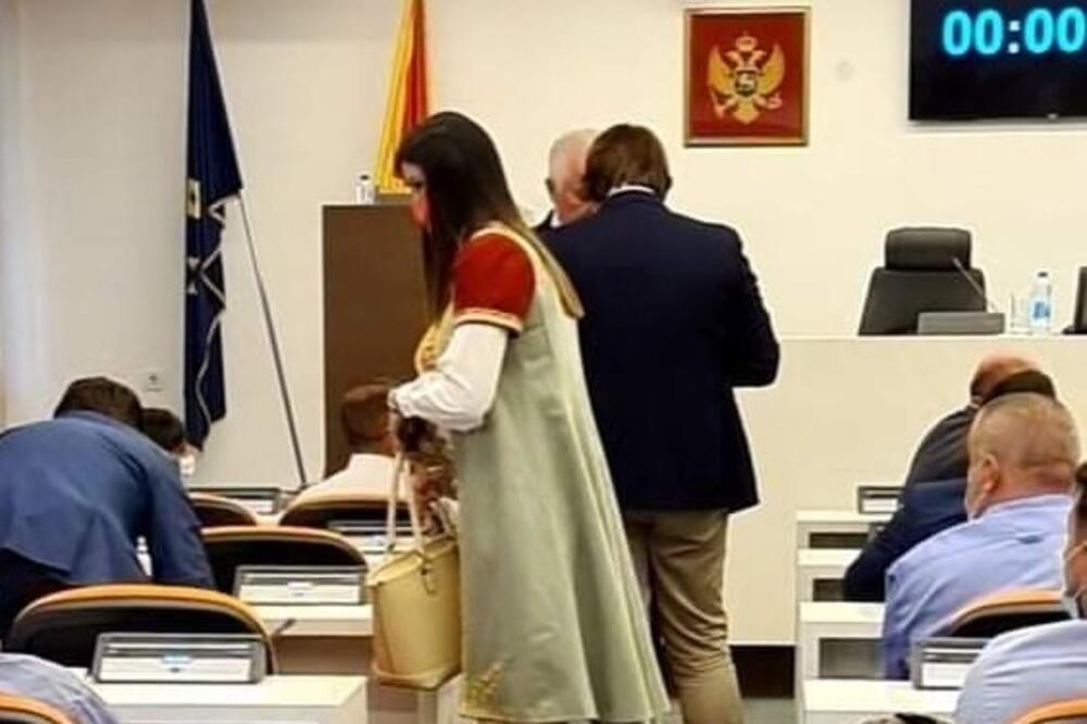 Ivanović na sjednici SO Budva, Foto: Vuk Lajović