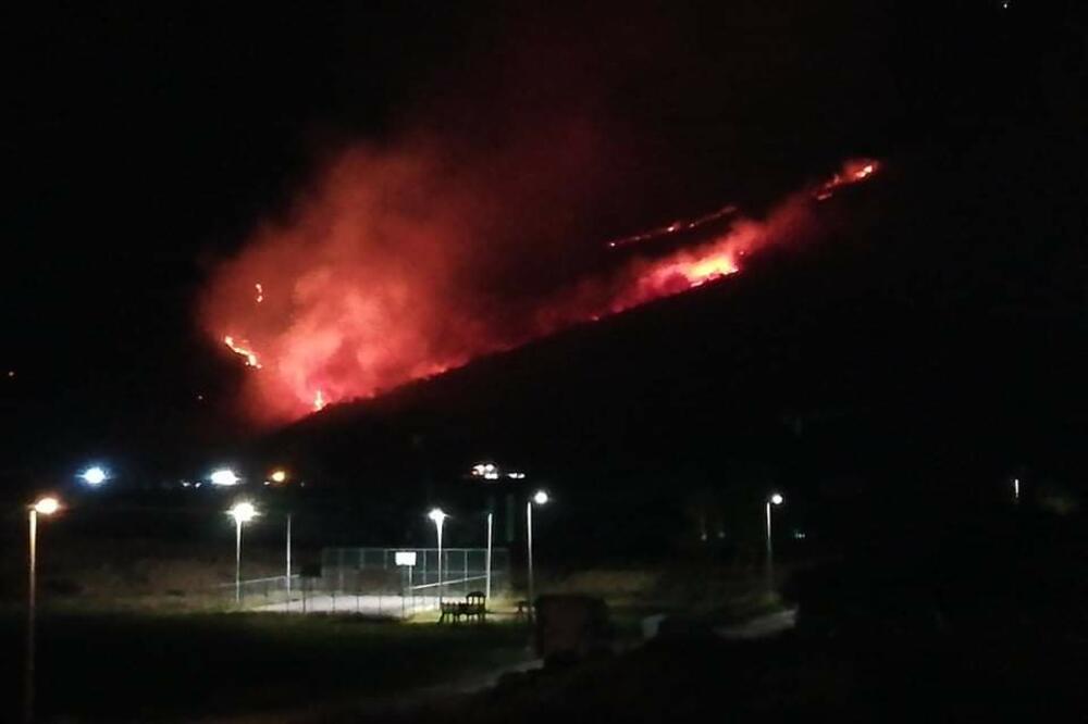 Sinoćnji požar, Foto: Čitalac Vijesti