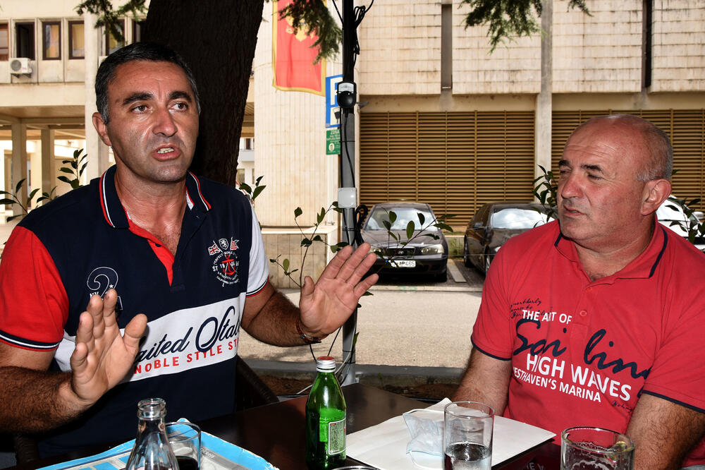 Komunalna policija se oglušila o naše prijave: Mitrović i Sekulović, Foto: Luka Zeković