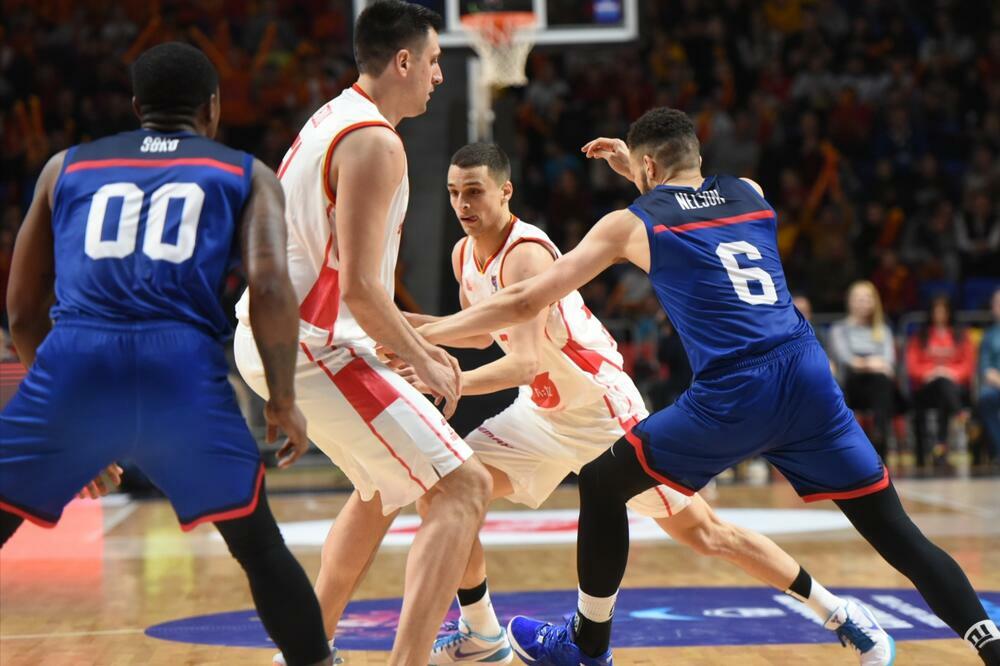 opović i Bjelica na meču sa Velikom Britanijom, Foto: Savo Prelević