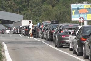 Gužve na GP Dobrakovo, na ulazak u Srbiju čekaju desetine vozila