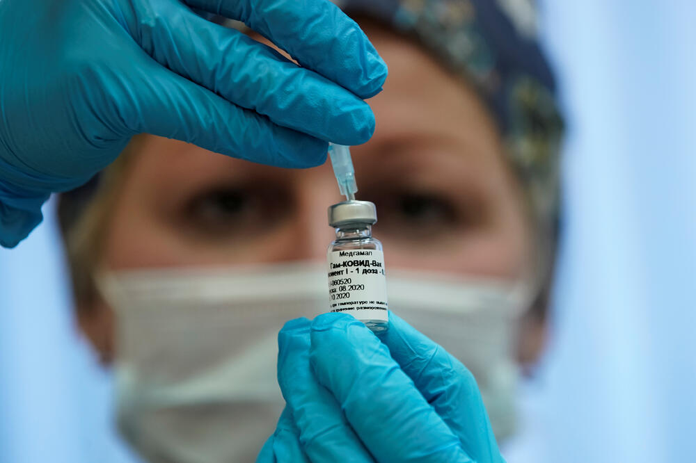 Detalj tokom rada na ruskoj vakcini protiv koronavirusa, Foto: Reuters