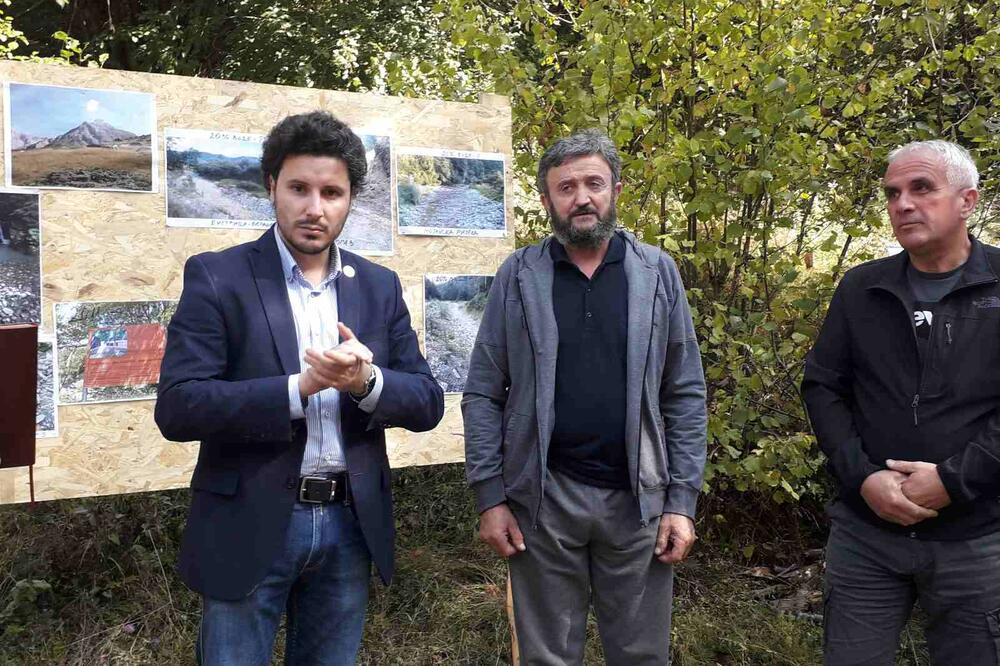 Abazović tokom posjete Kraljskim Barama u septembru 2020., Foto: Dragana Šćepanović