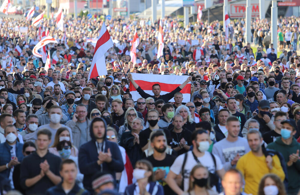 Preko 100.000 ljudi izašlo je juče na ulice Minska 