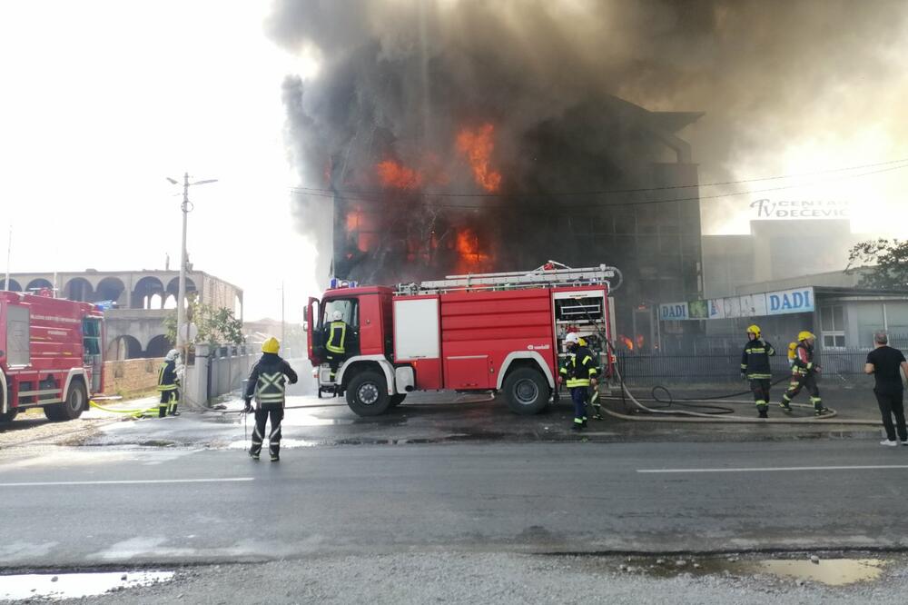 Sa mjesta požara, Foto: Savo Prelević