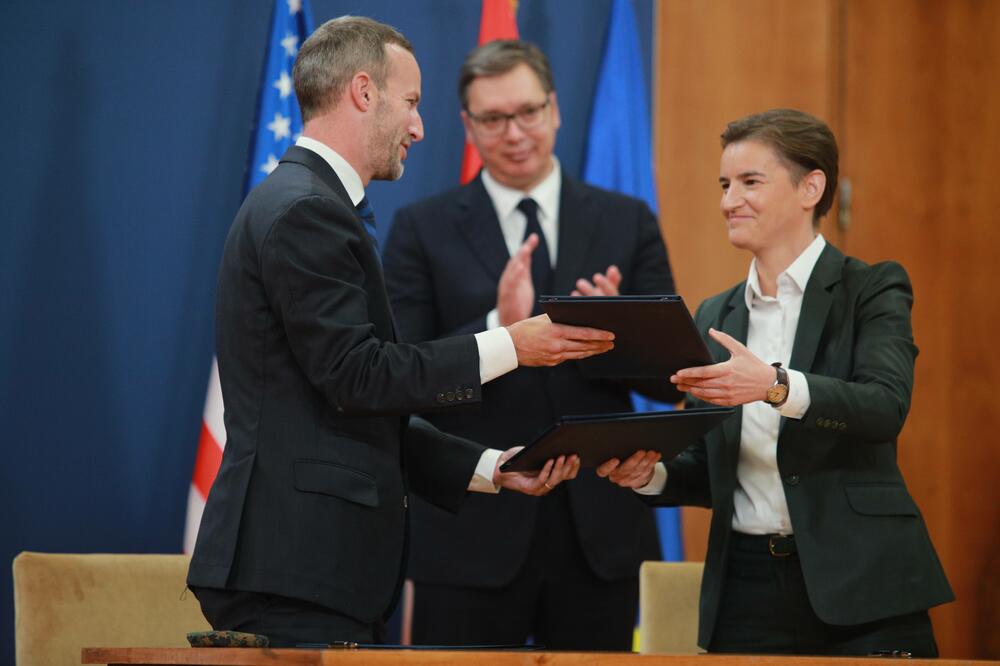 Sa potpisivanja dokumenta, Foto: Betaphoto