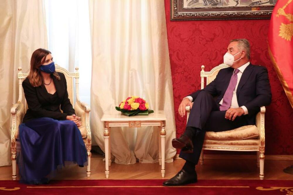 Predaja akreditiva, Foto: EU info centar