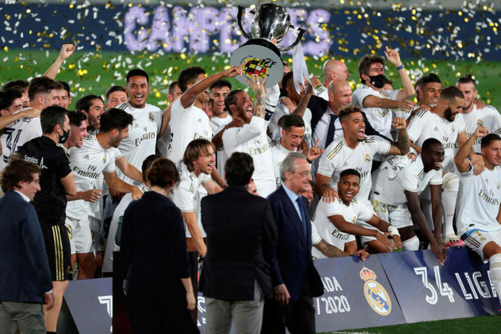 Real Madrid players gifted the club with one million euros each