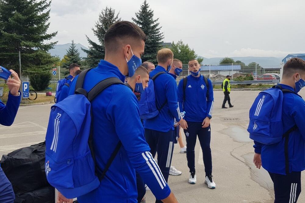 Fudbaleri Budućnosti po dolasku u Sarajevo, Foto: FK Budućnost