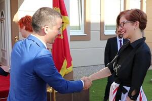 Gasparikova čestitala Bečiću: Radujem se saradnji i želim da...