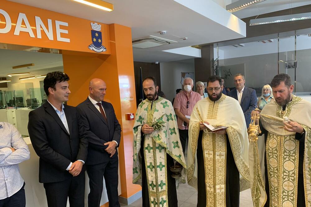 “Osveštavanje zgrade Opštine može narušiti ustavno načelo odvojenosti vjerskih zajednica od države”, Foto: Vuk Lajović