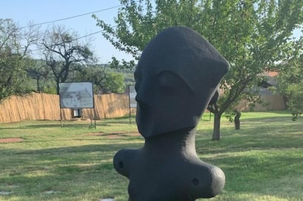 Spomenik po uzoru na vinčanske figurine, Foto: BBC