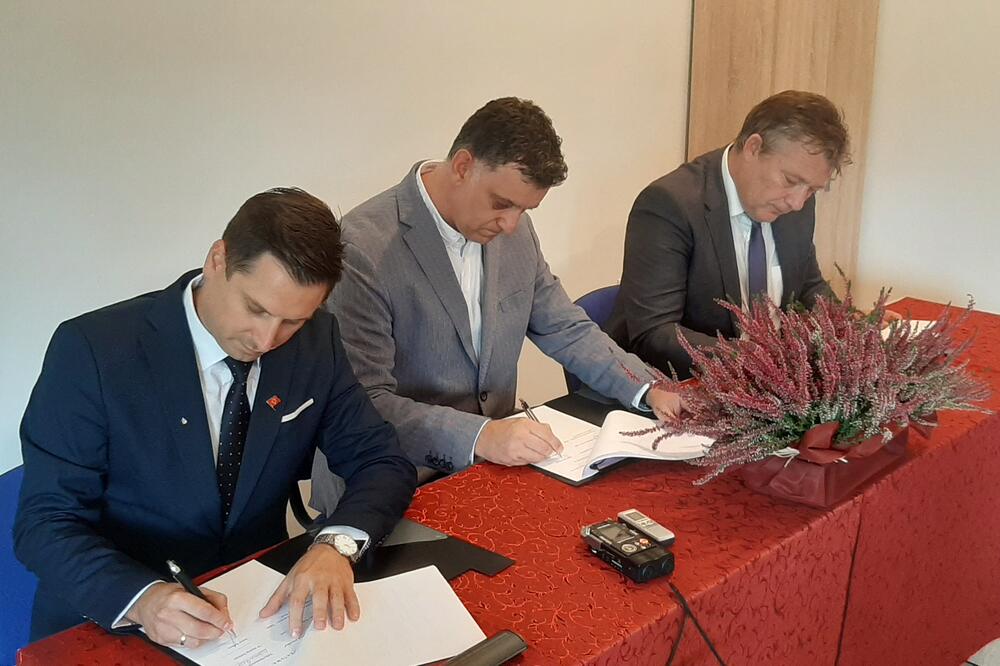 Sa potpisivanja sporazuma, Foto: Siniša Luković