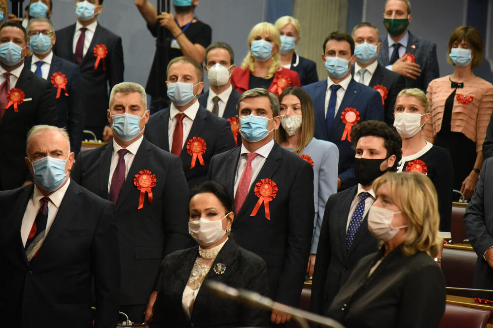 Pravosuđe bi dvotrećinska većina trebalo da zaštiti od političkog uticaja: Stanković, Medenica i Desanka Lopičić u parlamentu, Foto: Boris Pejović