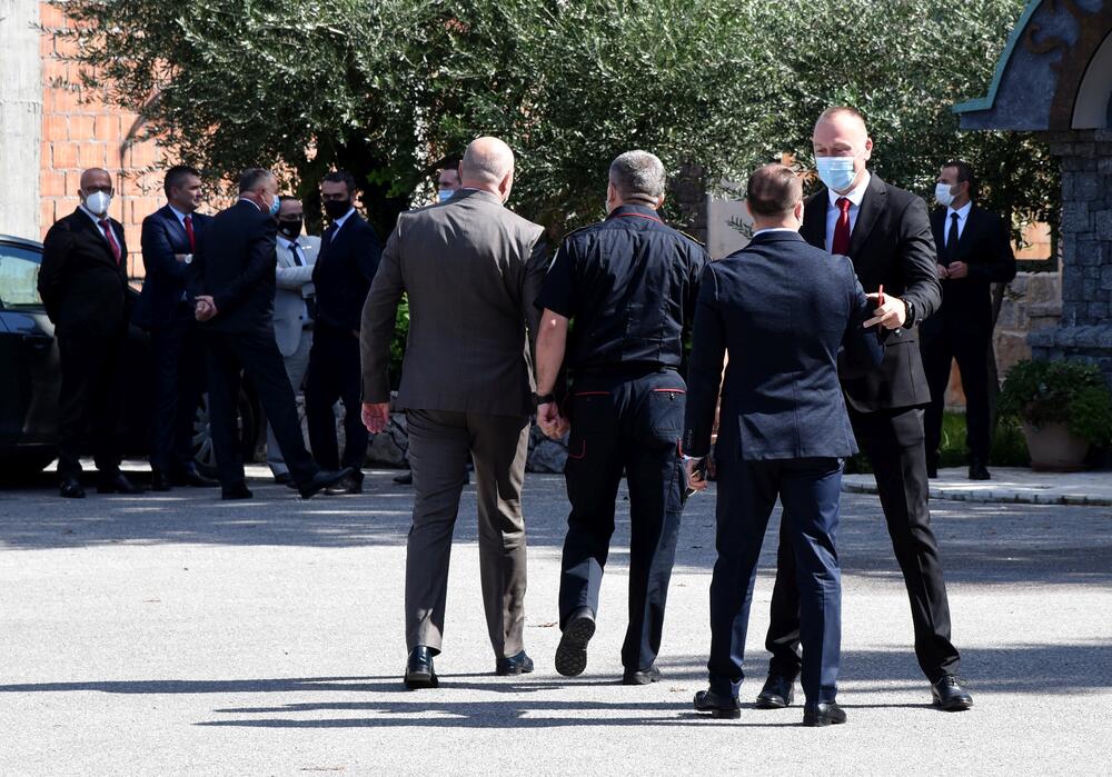 <p>“Vijesti” nezvanično saznaju da je račun plaćen iz budžeta UP koji je predviđen za reprezentaciju, što navodno odobrava šef policije</p>