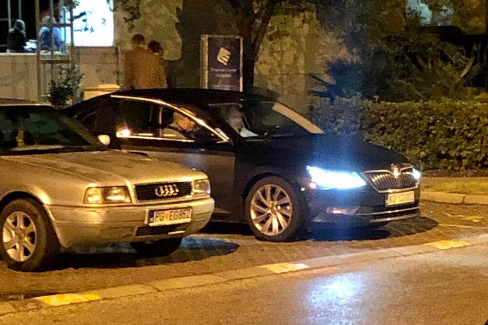 Mandić u službenom vozilu gradonačelnika Kotora, Foto: Čitalac Vijesti