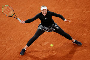 Ponavlja li se 2017: Ostapenko napada iz drugog plana