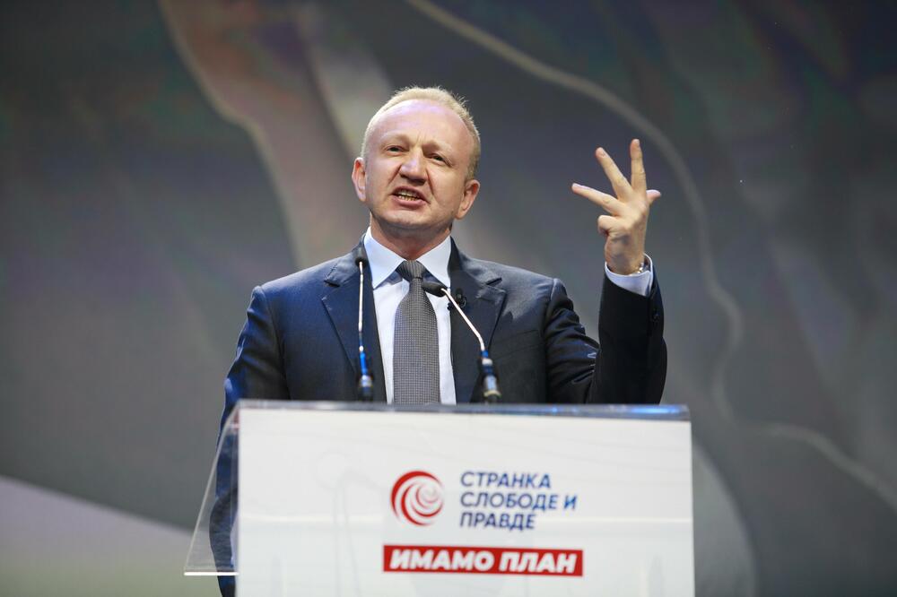 Đilas, Foto: Betaphoto