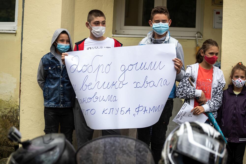 Djeca su imala poruku za heroje na dvotočkašima