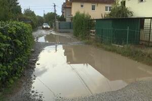 Stanari iz ove ulice na Zagoriču maštaju o asfaltu: "Uoči izbora...