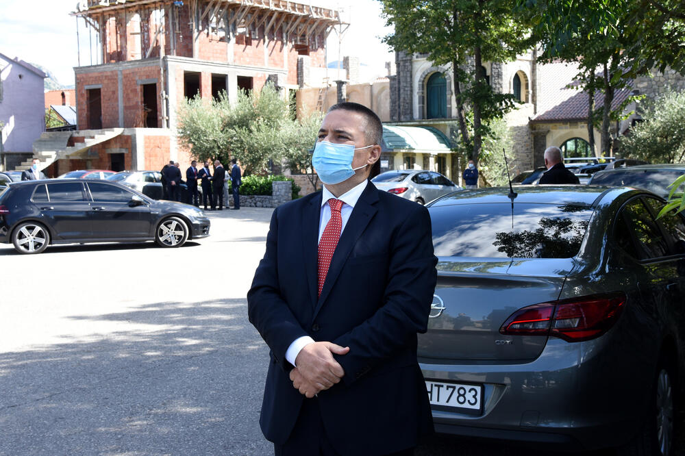 Kazao da obilježavaju Dan unutrašnjih poslova: Veljović ispred restorana, Foto: Luka Zeković